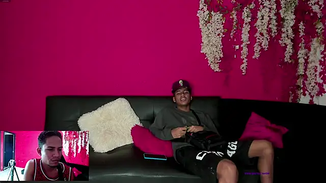 Snapshot of Extreme_dirty_paradise chatting on November 3, 2:17 am Extreme dirty paradise online show from November 3, 2:17 am