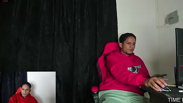 Snapshot of Extreme_dirty_paradise chatting on December 2, 4:25 am Extreme dirty paradise online show from December 2, 4:25 am