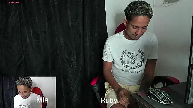 Snapshot of Extreme_dirty_paradise chatting on January 12, 4:08 am Extreme dirty paradise online show from January 12, 4:08 am