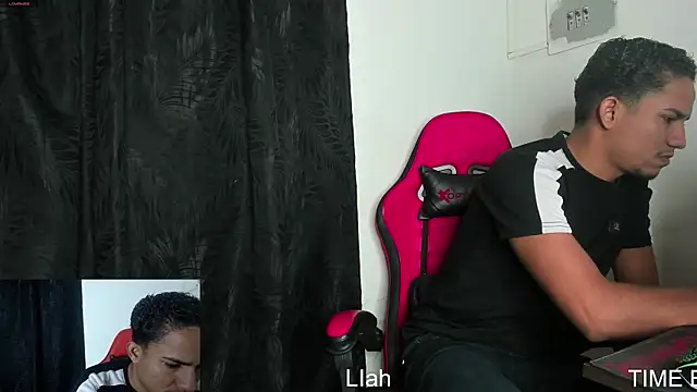 Snapshot of Extreme_dirty_paradise chatting on December 22, 4:12 am Extreme dirty paradise online show from December 22, 4:12 am