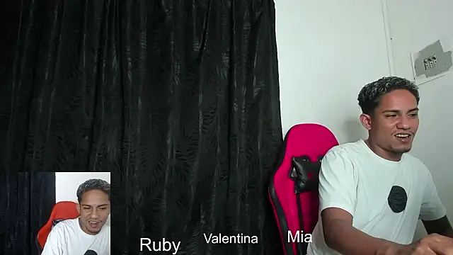 Snapshot of Extreme_dirty_paradise chatting on February 4, 4:29 am Extreme dirty paradise online show from February 4, 4:29 am