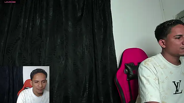 Snapshot of Extreme_dirty_paradise chatting on February 14, 4:13 am Extreme dirty paradise online show from February 14, 4:13 am