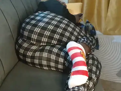 leslysexygirl online show from November 3, 5:12 am