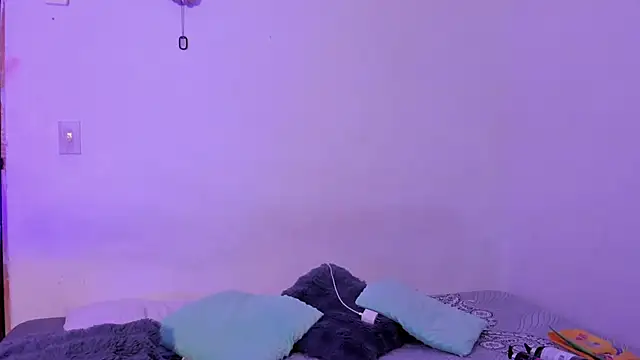 Snapshot of crystalvazquez chatting on November 10, 12:32 pm crystalvazquez online show from November 10, 12:32 pm