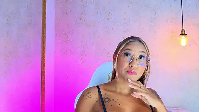 AlessiaLondon online show from November 14, 2:48 am