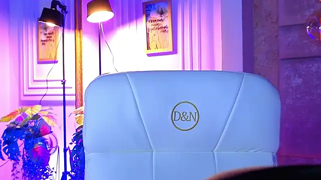 AlessiaLondon online show from March 9, 10:30 am