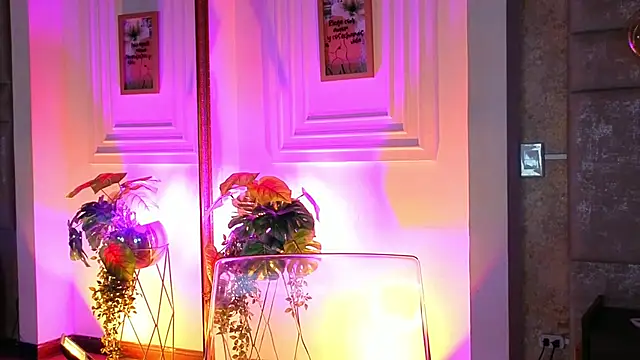 AlessiaLondon online show from March 10, 10:19 am