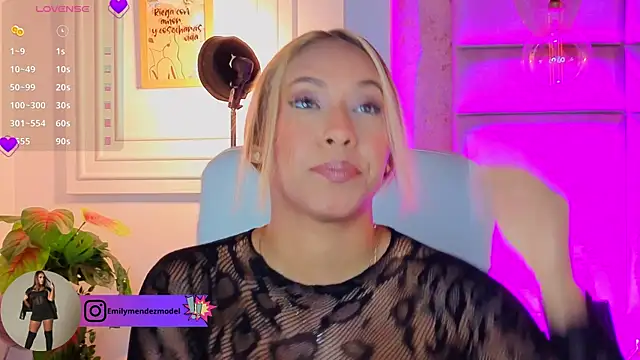 Snapshot of AlessiaLondon chatting on July 6, 10:00 am AlessiaLondon online show from July 6, 10:00 am