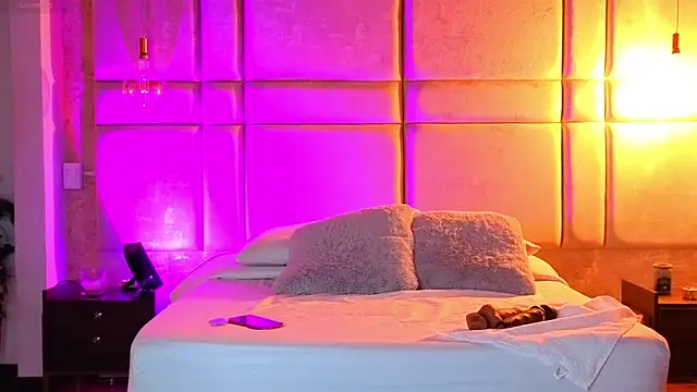 AlessiaLondon online show from March 27, 8:59 am