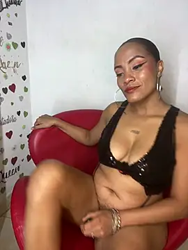 Snapshot of AdelaHaneix chatting on February 14, 4:13 am AdelaHaneix online show from February 14, 4:13 am