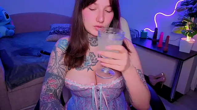 DeeDiamond online show from June 3, 7:18 pm