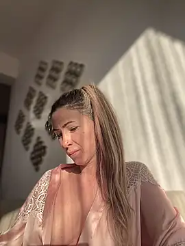 RaquelleDevon online show from March 13, 6:07 am