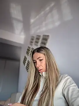 RaquelleDevon online show from April 23, 6:09 am