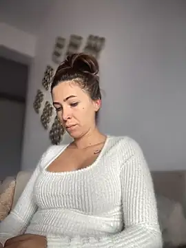 RaquelleDevon online show from October 15, 8:33 am