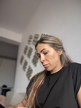 RaquelleDevon online show from April 8, 9:33 am