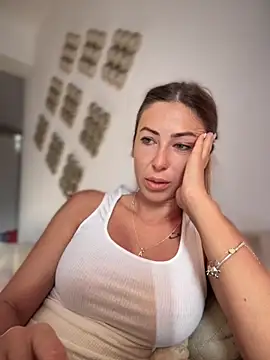 RaquelleDevon online show from September 9, 5:28 am