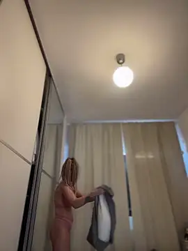 RaquelleDevon online show from March 6, 6:19 am