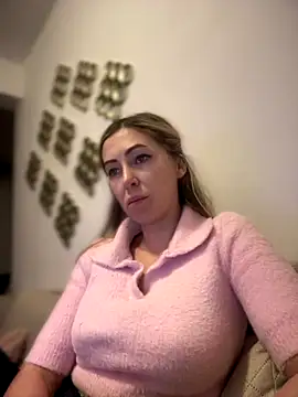 RaquelleDevon online show from January 8, 3:51 pm