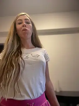 RaquelleDevon online show from February 6, 6:09 am