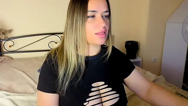 Snapshot of MilenaMiler_X chatting on April 22, 6:31 am MilenaMiler X online show from April 22, 6:31 am