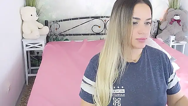 Snapshot of MilenaMiler_X chatting on March 21, 10:39 pm MilenaMiler X online show from March 21, 10:39 pm