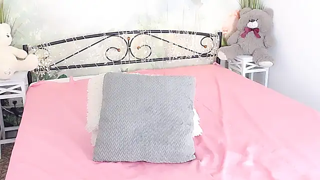 Snapshot of MilenaMiler_X chatting on March 1, 5:42 am MilenaMiler X online show from March 1, 5:42 am