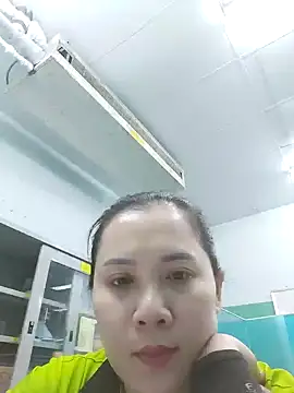 Snapshot of Benlla2802 chatting on December 5, 5:23 pm Benlla2802 online show from December 5, 5:23 pm