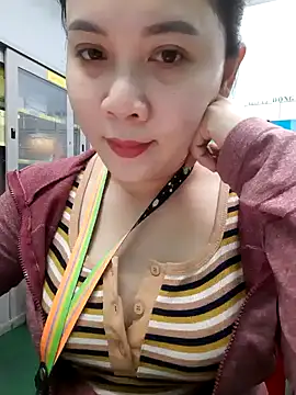 Snapshot of Benlla2802 chatting on December 16, 3:43 pm Benlla2802 online show from December 16, 3:43 pm