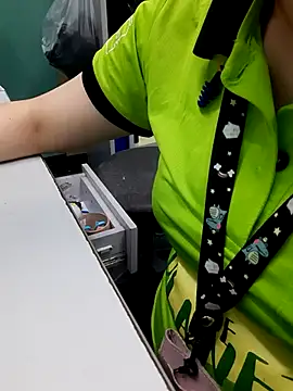 Snapshot of Benlla2802 chatting on December 6, 9:07 pm Benlla2802 online show from December 6, 9:07 pm