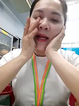 Snapshot of Benlla2802 chatting on December 17, 3:27 pm Benlla2802 online show from December 17, 3:27 pm