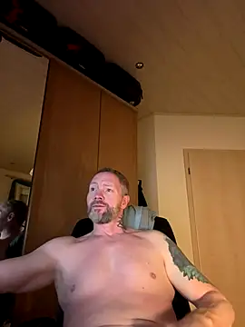 Snapshot of Rockburg chatting on December 15, 5:02 am Rockburg online show from December 15, 5:02 am