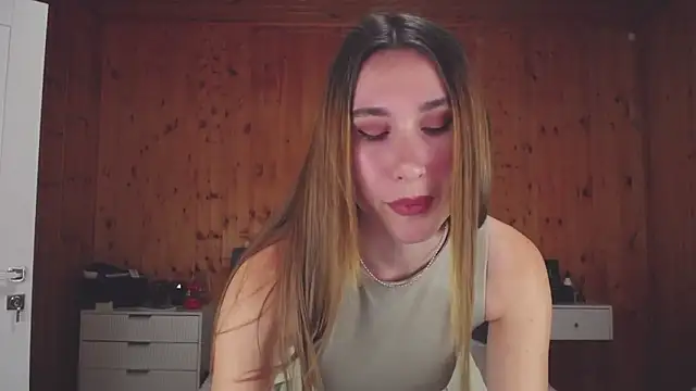 KellyBeeal online show from January 2, 8:39 am