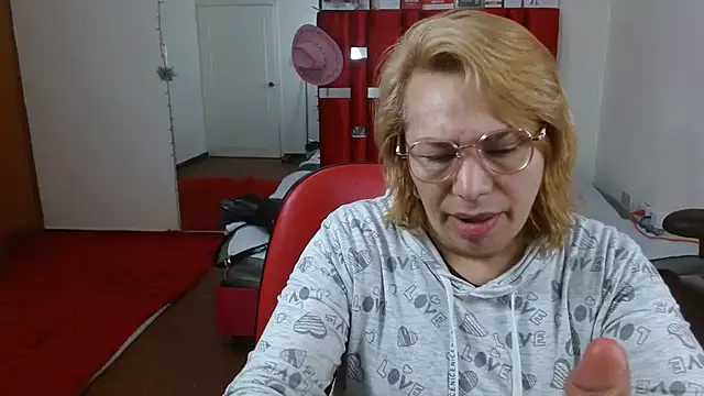 Snapshot of krystal_thomson chatting on September 24, 3:07 pm krystal thomson online show from September 24, 3:07 pm