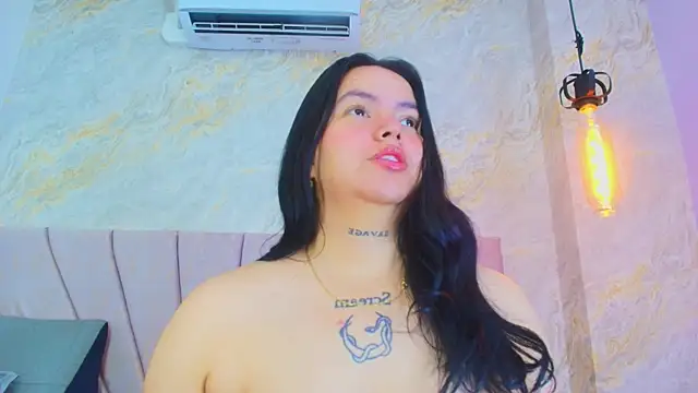Snapshot of Mia_candy_0 chatting on June 10, 12:06 pm Mia candy 0 online show from June 10, 12:06 pm