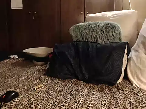 LONGBLKCLIT36 online show from April 5, 7:09 pm