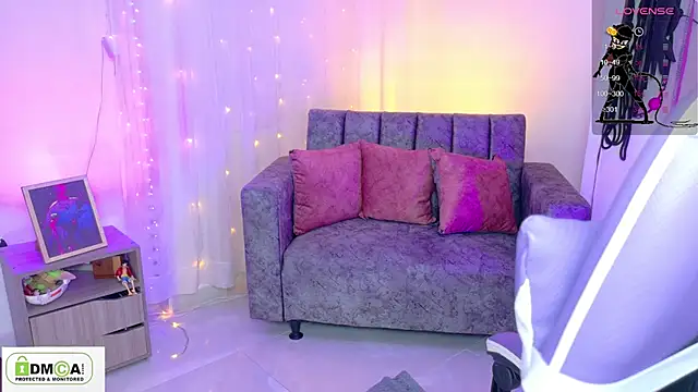 Miss scarllet  online show from April 22, 1:07 pm