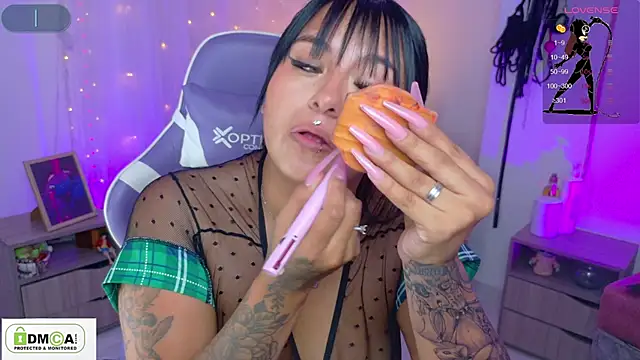 Miss scarllet  online show from May 26, 1:31 pm