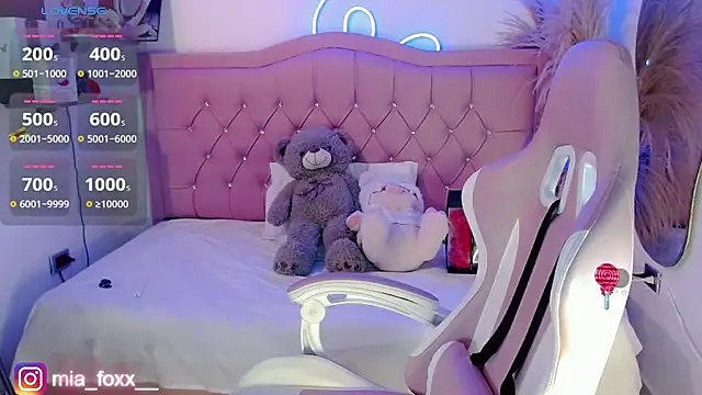 Mia foxx  online show from September 12, 9:03 pm