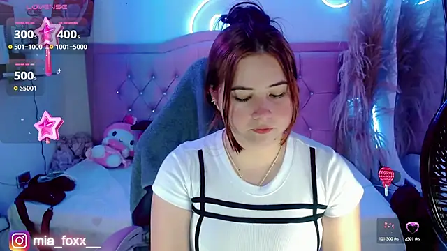 Mia foxx  online show from October 23, 9:02 pm