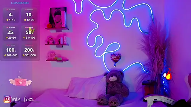 Mia foxx  online show from March 20, 9:02 pm