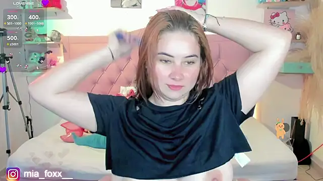 Mia foxx  online show from November 22, 9:02 pm