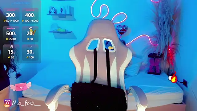 Mia foxx  online show from March 20, 12:08 am