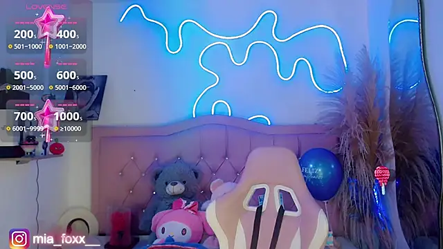 Mia foxx  online show from October 29, 9:03 pm