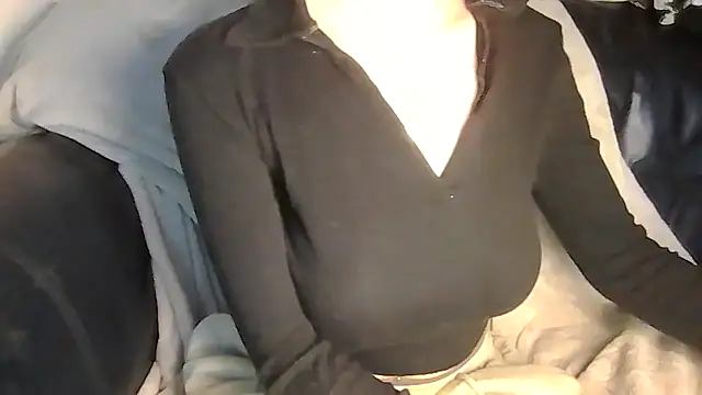 indie-rayne online show from April 14, 3:17 pm