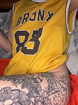 Snapshot of indie-rayne chatting on February 26, 11:27 pm indie-rayne online show from February 26, 11:27 pm