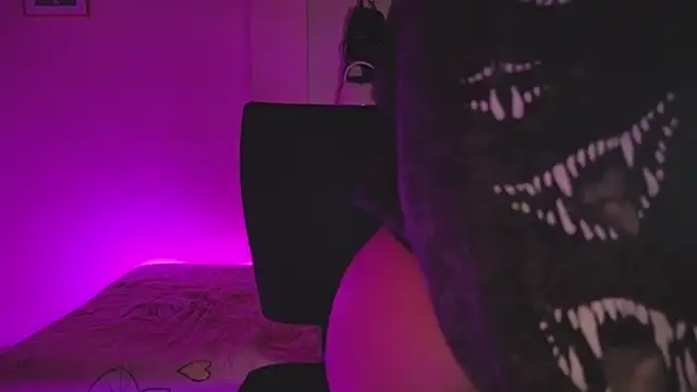 isabelle pretty online show from April 15, 11:27 pm