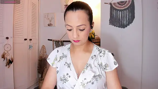 anaruiz  online show from March 18, 1:57 pm