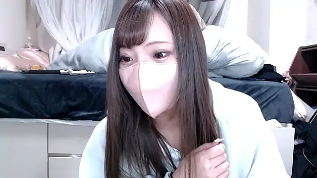 Snapshot of _chanMOMO_ chatting on March 5, 7:17 pm chanMOMO online show from March 5, 7:17 pm