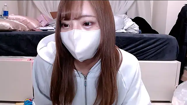 Snapshot of _chanMOMO_ chatting on February 1, 6:43 am chanMOMO online show from February 1, 6:43 am