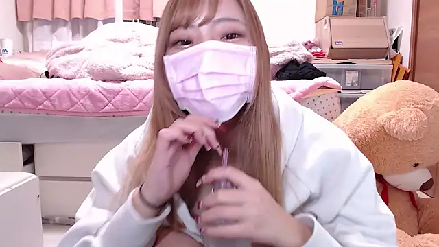 Snapshot of _chanMOMO_ chatting on January 3, 7:38 am chanMOMO online show from January 3, 7:38 am